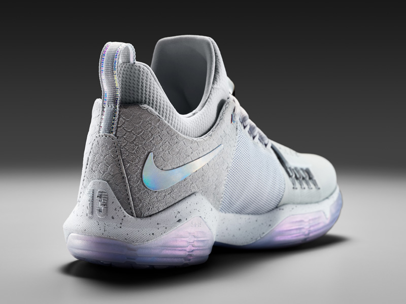 16-420_nike_pg1_gray_heel-02_65132