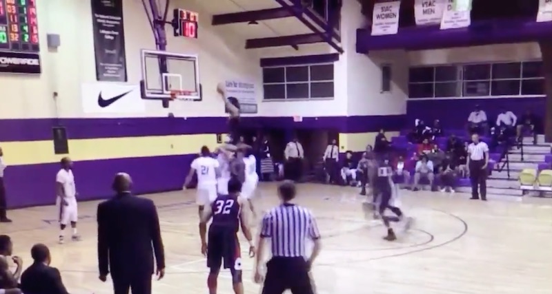 Le monstrueux poster dunk de Derek Harper (1m80)