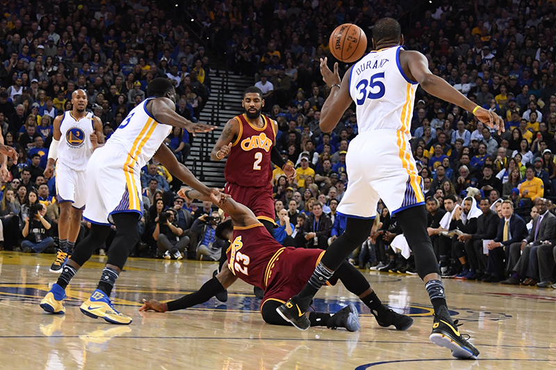 Portés par un grand Stephen Curry, les Warriors ont giflé les Cavaliers !