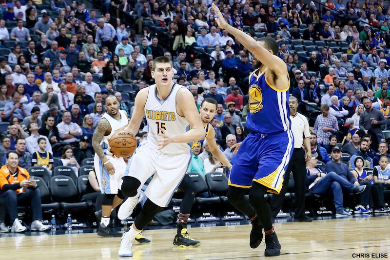 Jokic est un vrai phénomène (17 pts, 21 rbds et 12 pds) et les Nuggets égalent un record NBA avec un exceptionnel 24 sur 40 à 3-points !