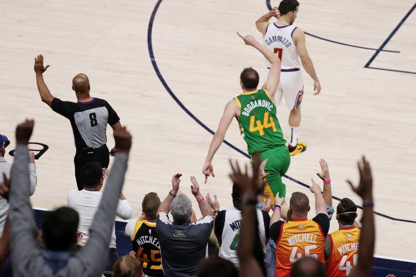 Outre les 48 points du Croate, le Jazz a pu compter sur un Jordan Clarkson (21 points) de gala en sortie de banc alors que le duel entre le probable défenseur de l'année, Rudy Gobert (14 points, 9 rebonds, 2 contres), et le probable MVP, Nikola Jokic (24 points, 13 passes, 9 rebonds) a tenu toutes ses promesses. Prochaine manche en playoffs ?