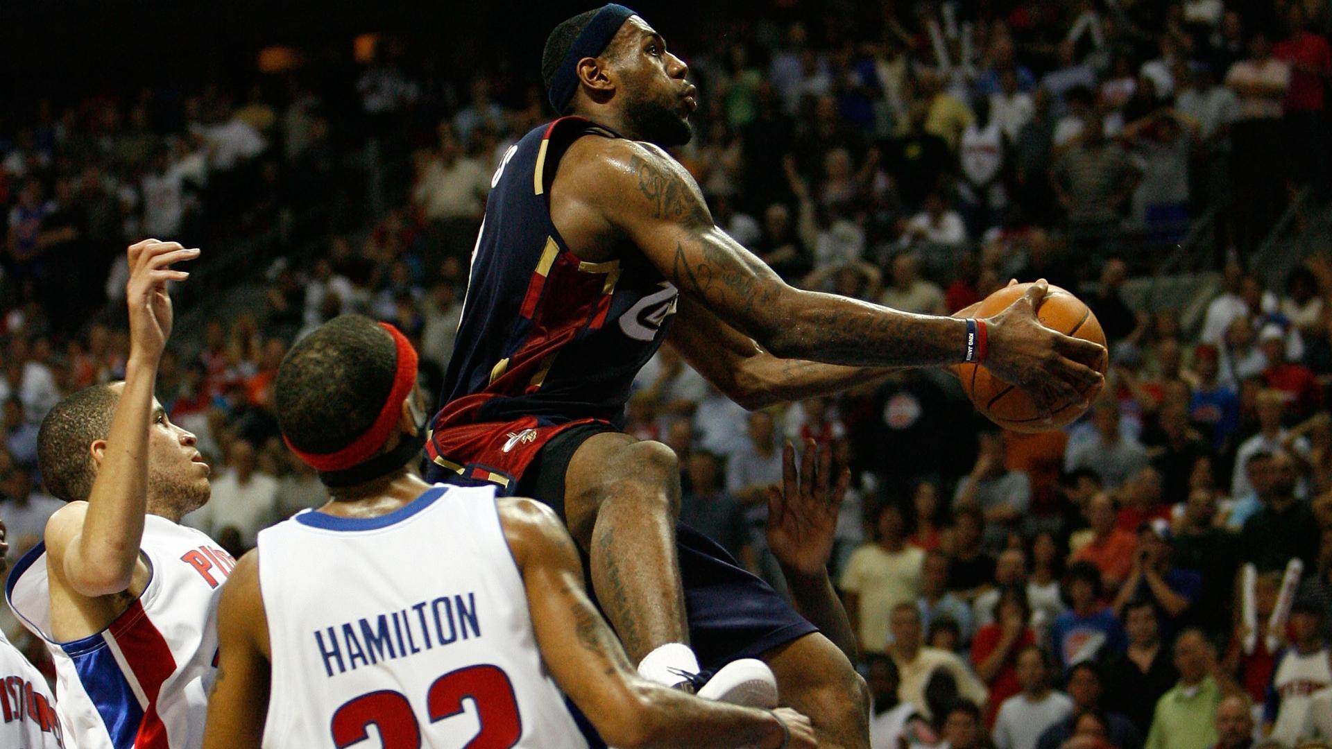 LeBron James face aux Pistons