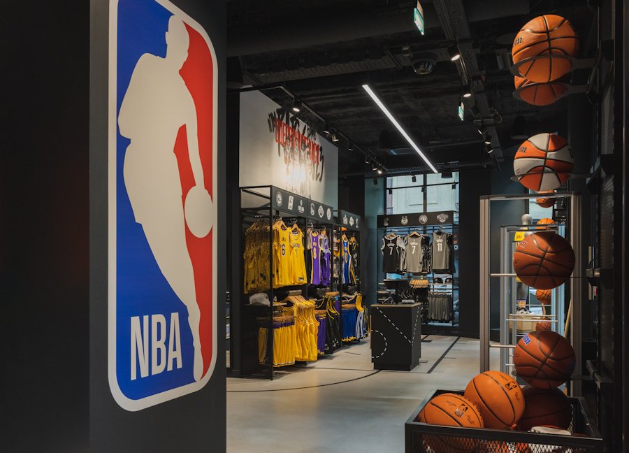 LA NBA ET FANATICS OUVRENT LE PREMIER NBA STORE À PARIS