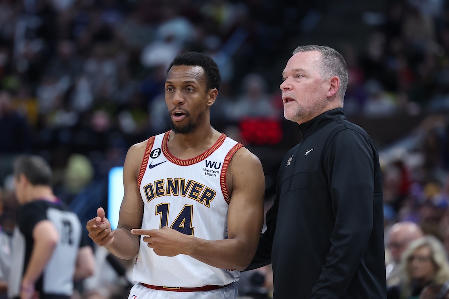Ish Smith et Mike Malone aux Denver Nuggets