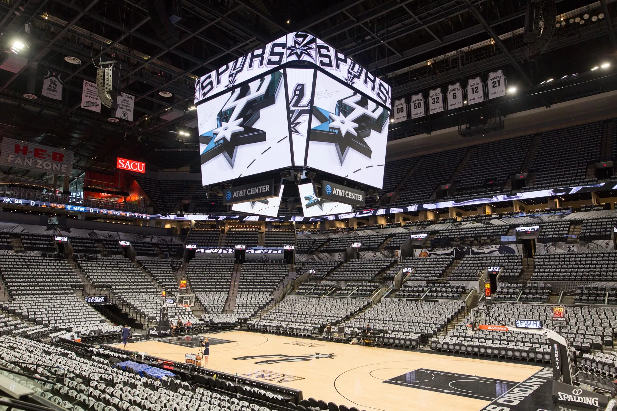 Les Spurs vont-ils quitter le AT&T Center ?