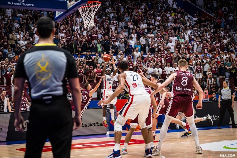 les arbitres, les cibles faciles des critiques