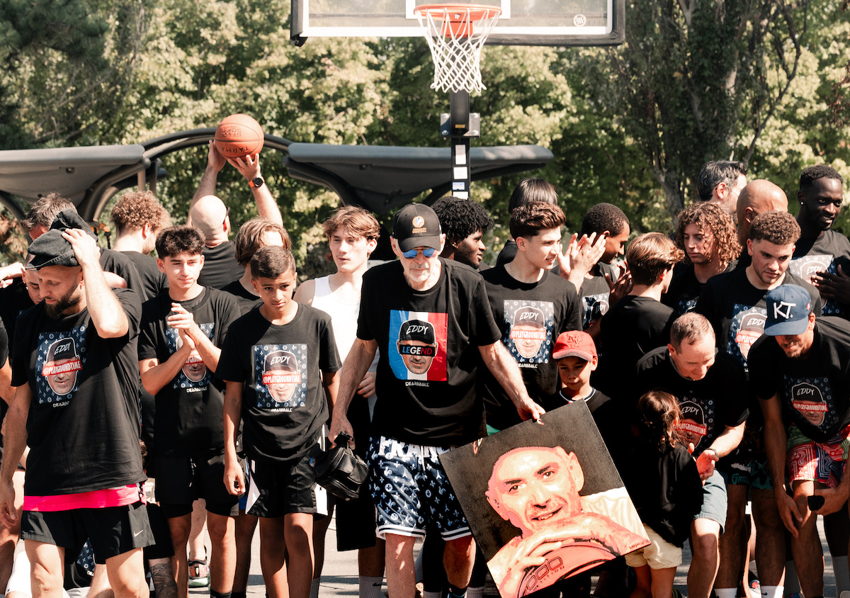 George Eddy a lancé une association pour rénover les « playgrounds » de France. La voix du basket y ajoute un volet de sensibilisation aux arrêts cardiaques, après avoir été sauvé cet été grâce à l'intervention d'un jeune.