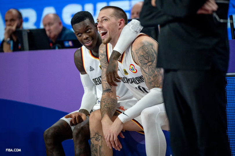 Daniel Theis et Dennis Schröder réconciliés