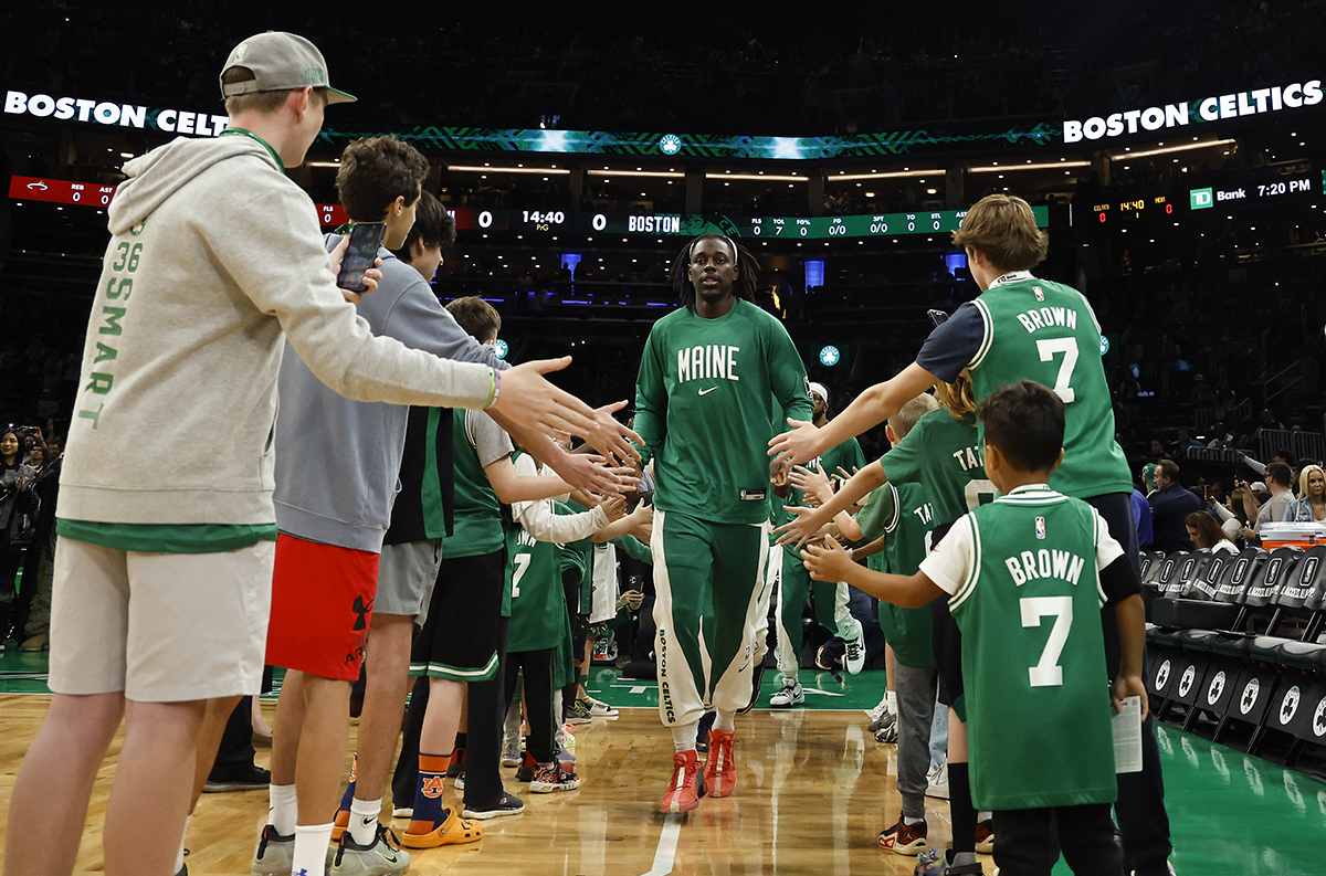 Les Celtics rendent hommage aux victimes dans le Maine