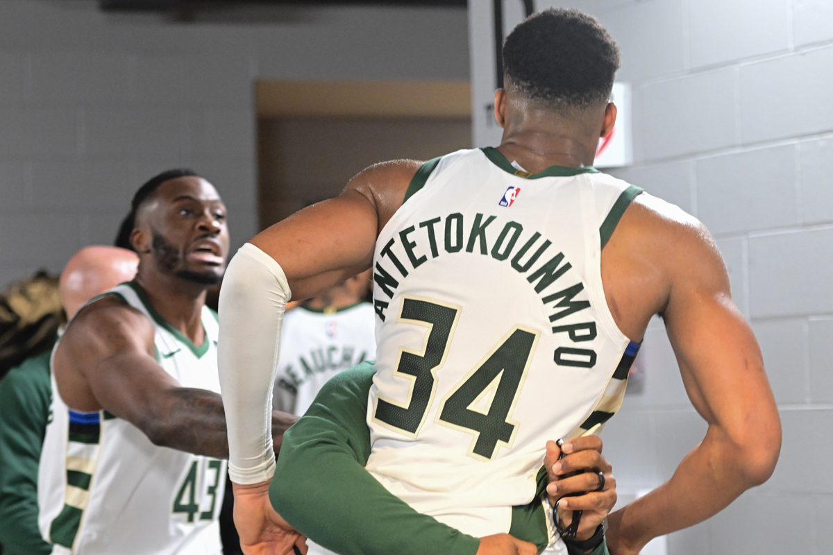 Giannis Antetokounmpo dans le vestiaire