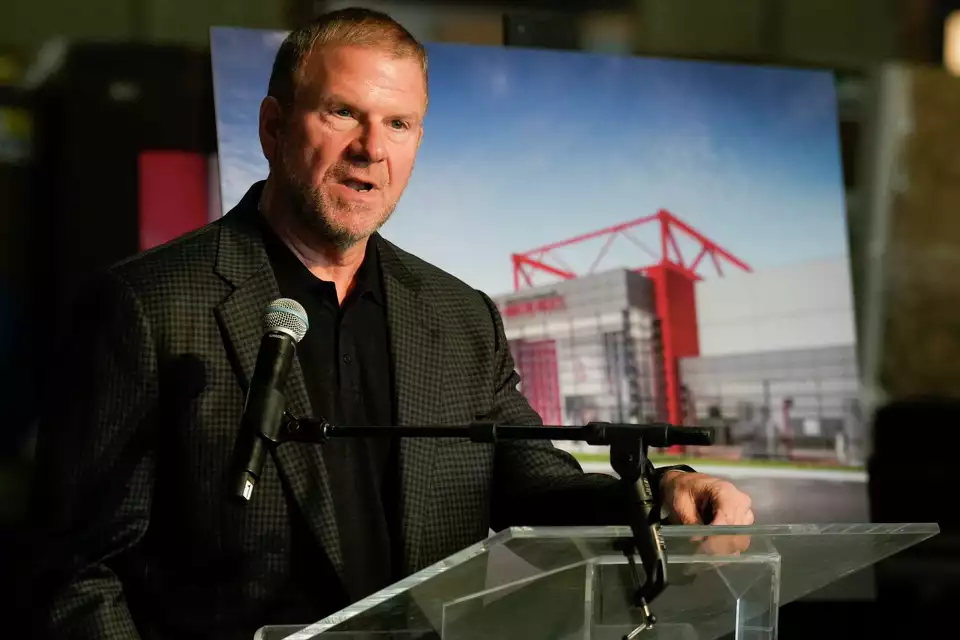 Tilman Fertitta et le centre d'entraînement des Rockets