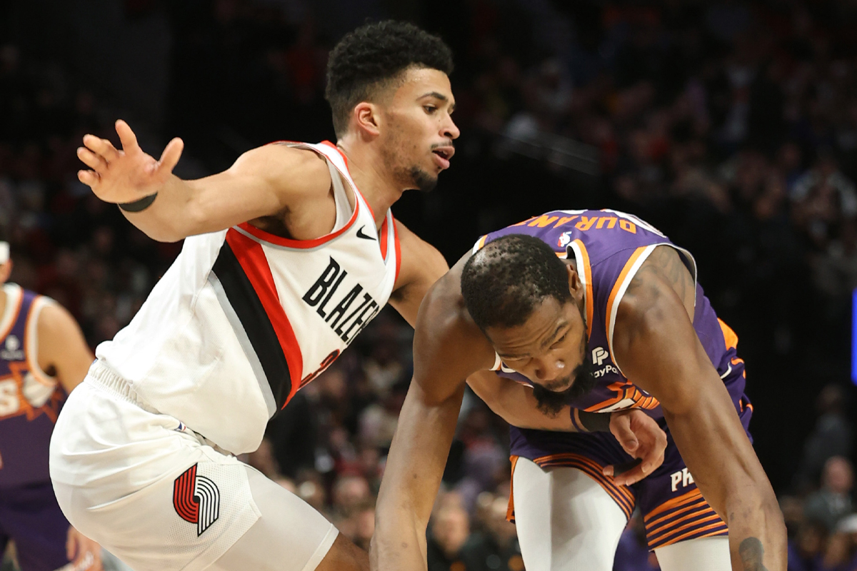 Toumani Camara face à Kevin Durant