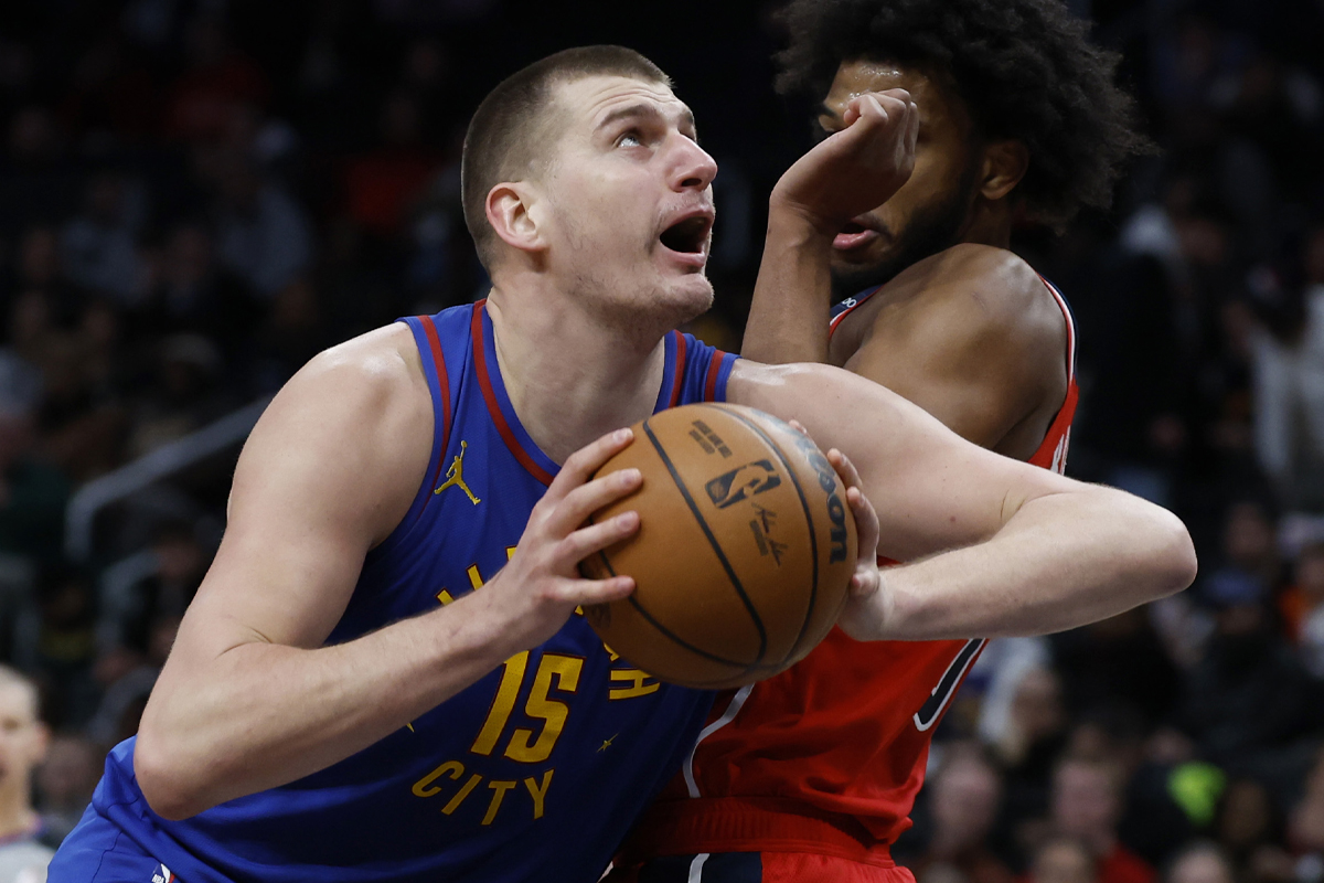 Nikola Jokic face aux Wizards