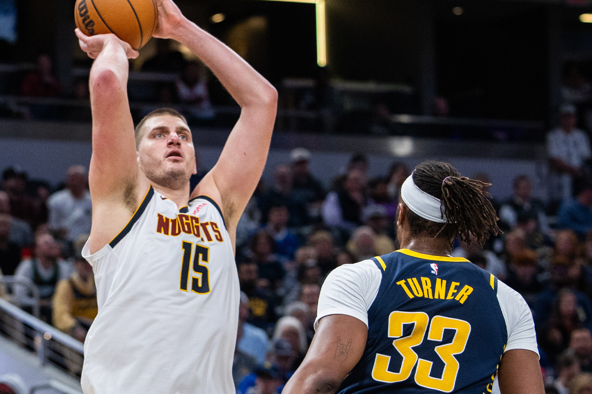 Nikola Jokic face aux Pacers
