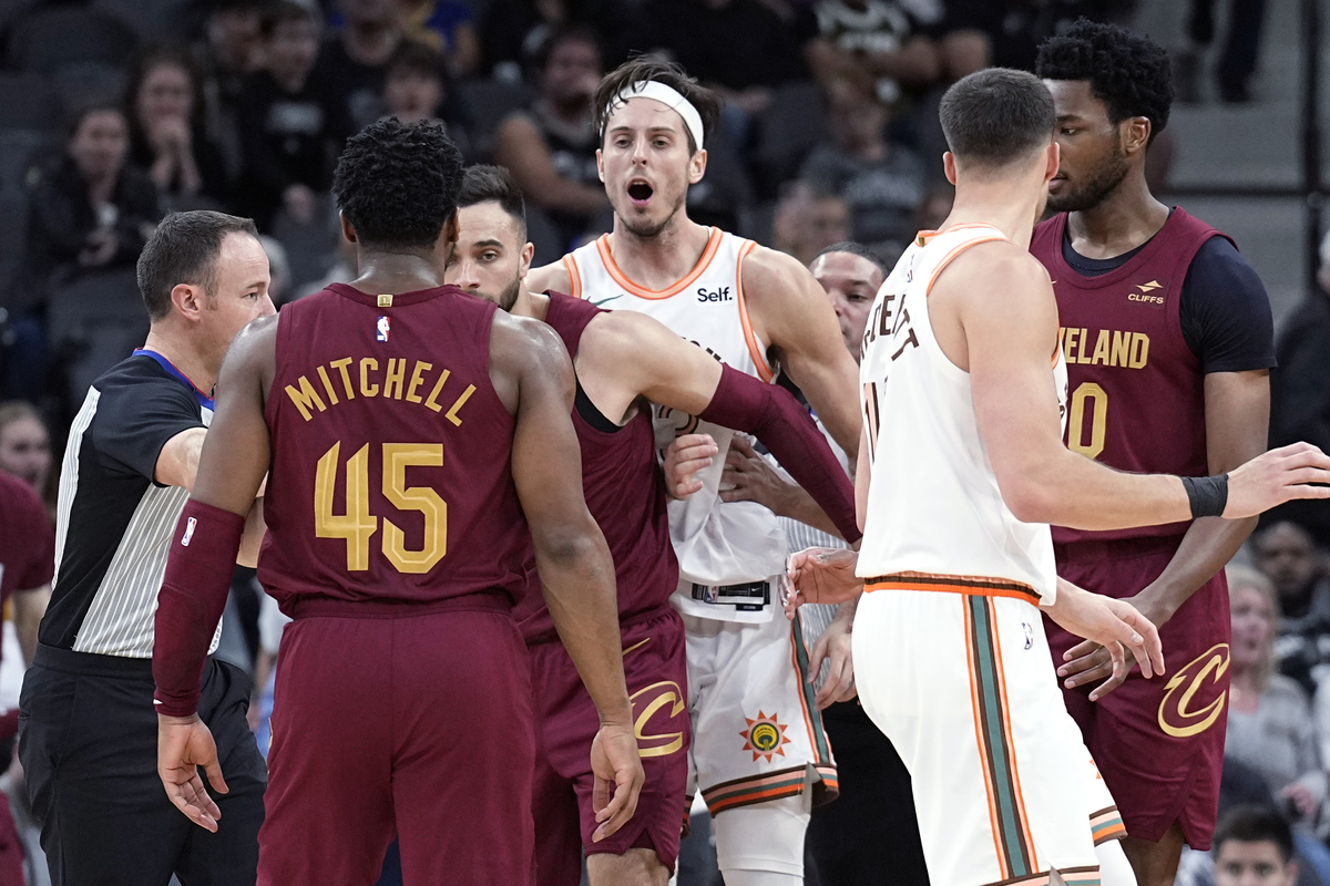 Zach Collins et Donovan Mitchell