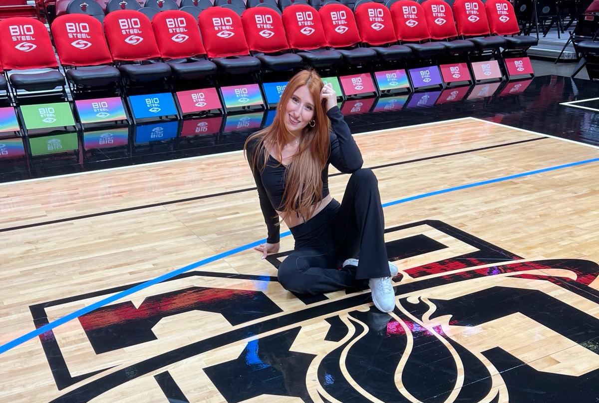 Elisa Palermo pompom cheerleader