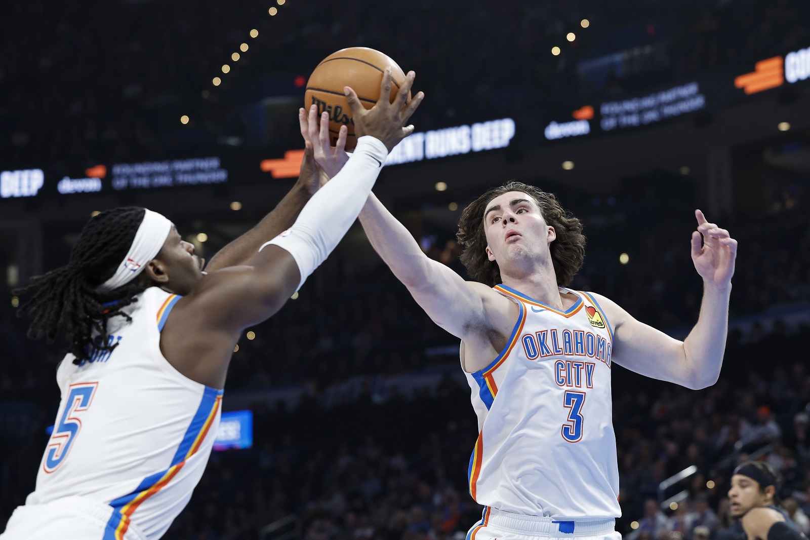 Josh Giddey Luguentz Dort (Oklahoma City Thunder) au rebond