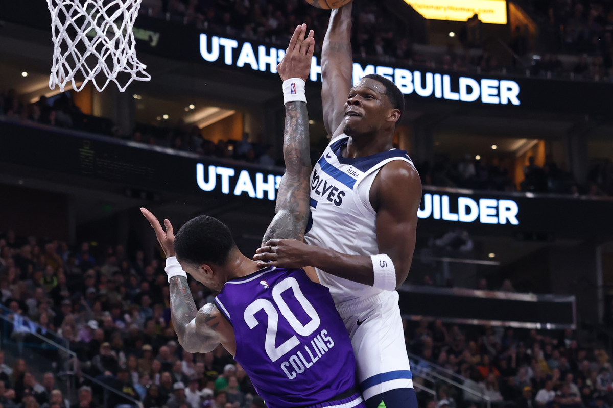 Anthony Edwards sur John Collins