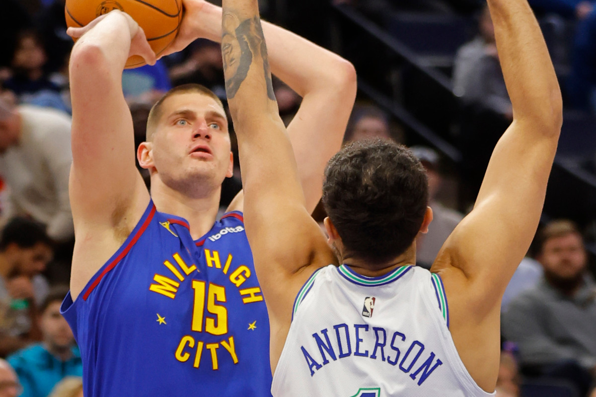 Nikola Jokic et les Nuggets face aux Wolves