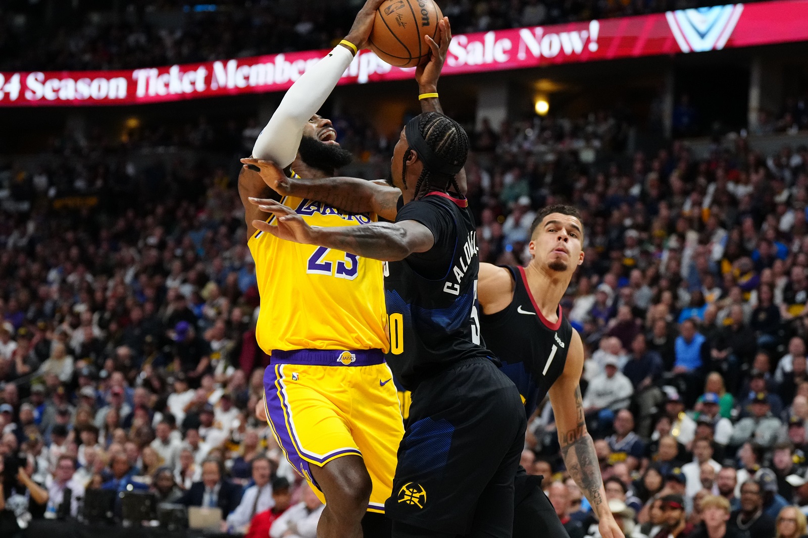 LeBron James (Lakers) contre les Nuggets