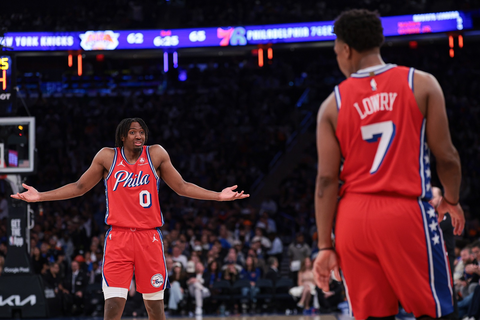 Tyrese Maxey victime d'erreurs d'arbitrage contre les Knicks