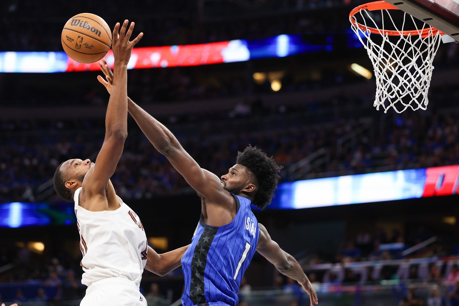 Jonathan Isaac (Magic) contre les Cavaliers