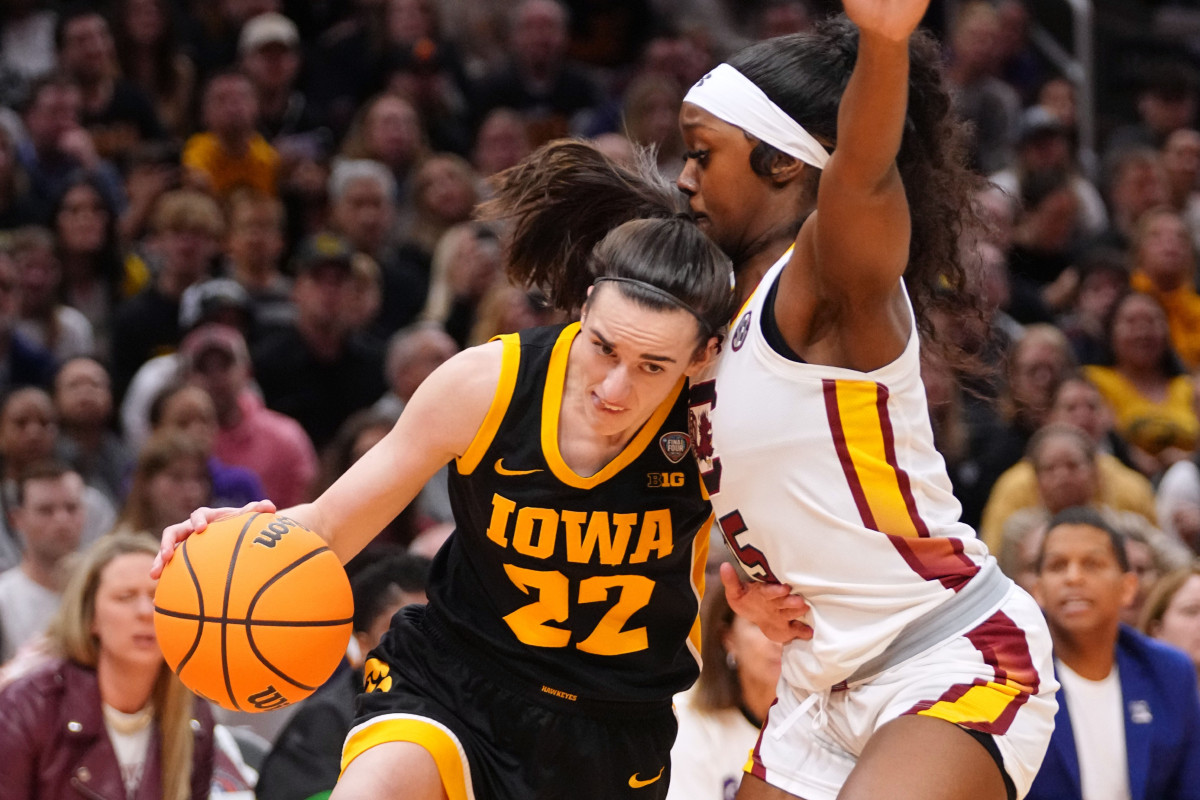 Caitlin Clark et Iowa face à South Carolina
