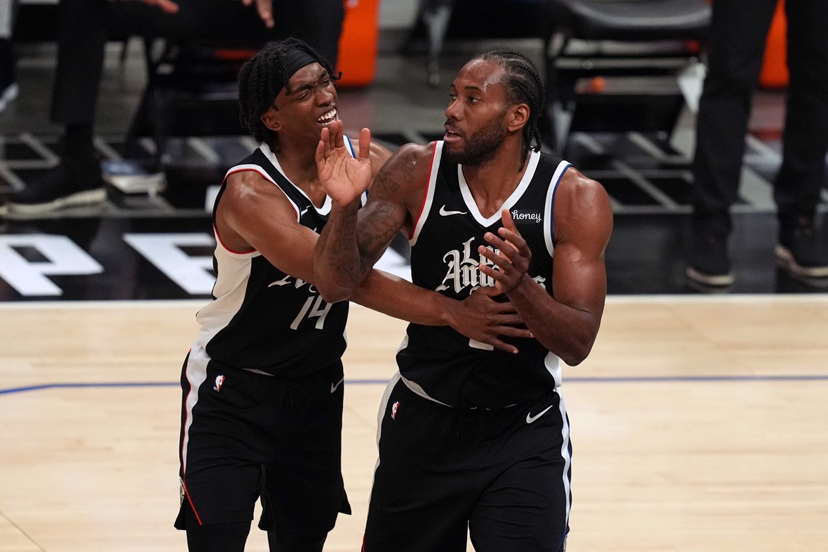 Terance Mann et Kawhi Leonard
