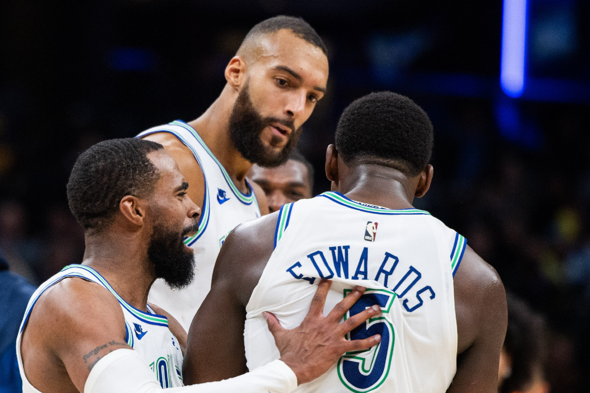 Anthony Edwards et Mike Conley