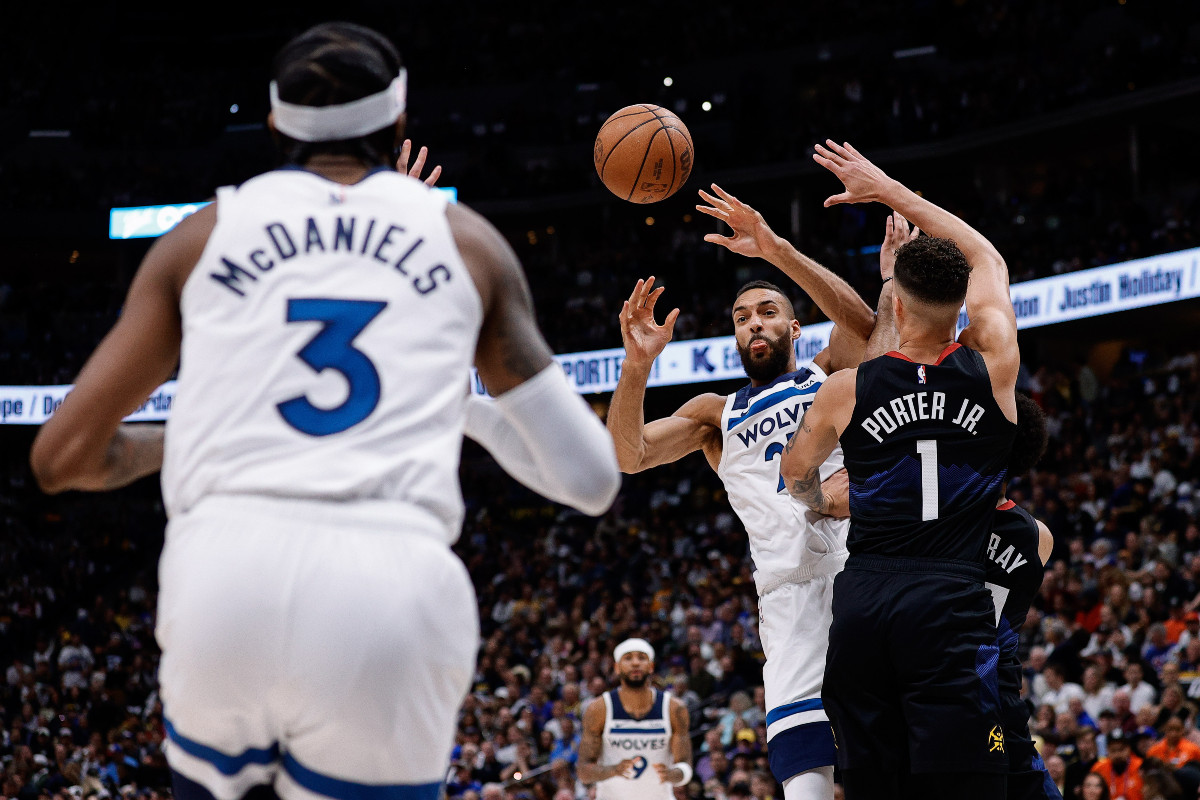 Jaden McDaniels avec les Wolves