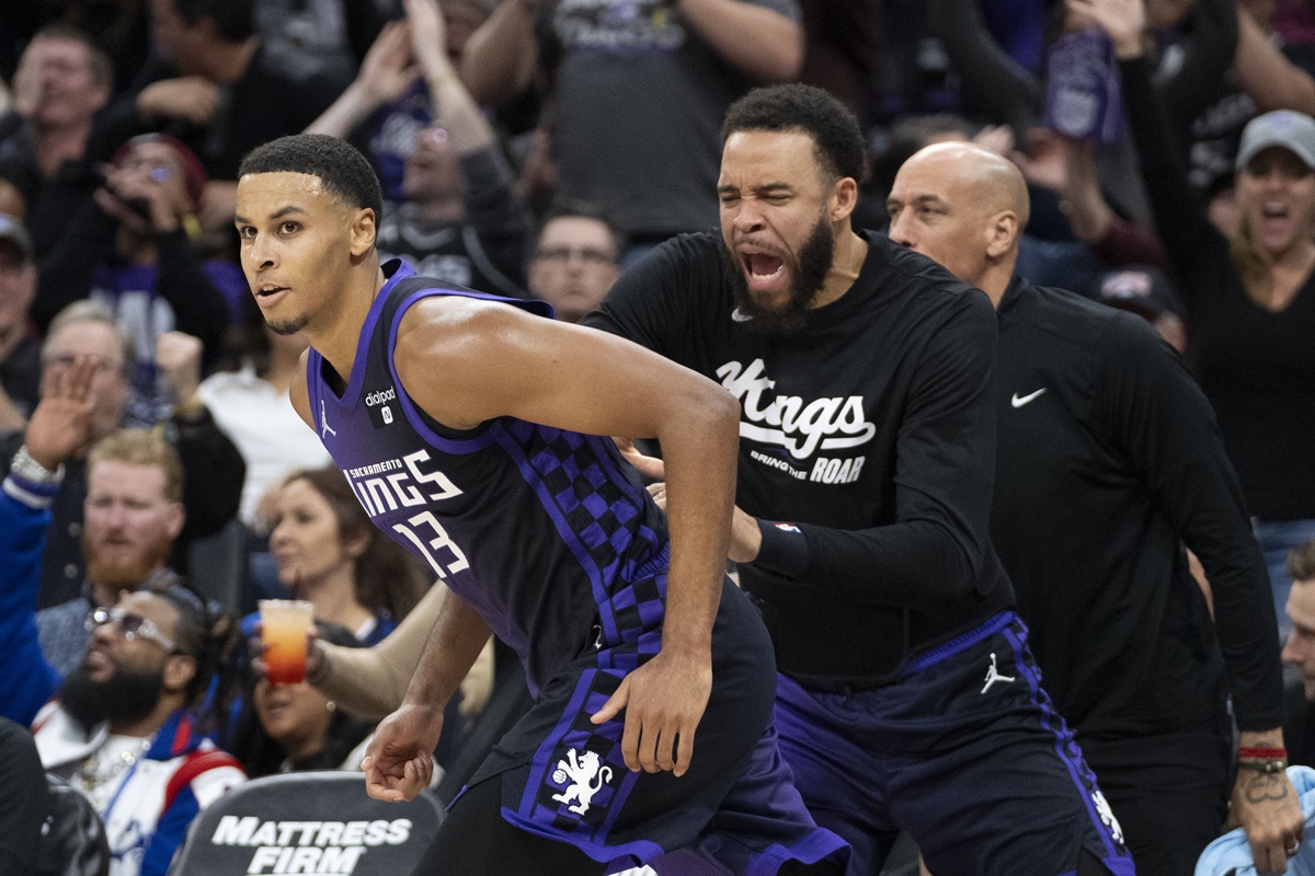 JaVale McGee et Keegan Murray