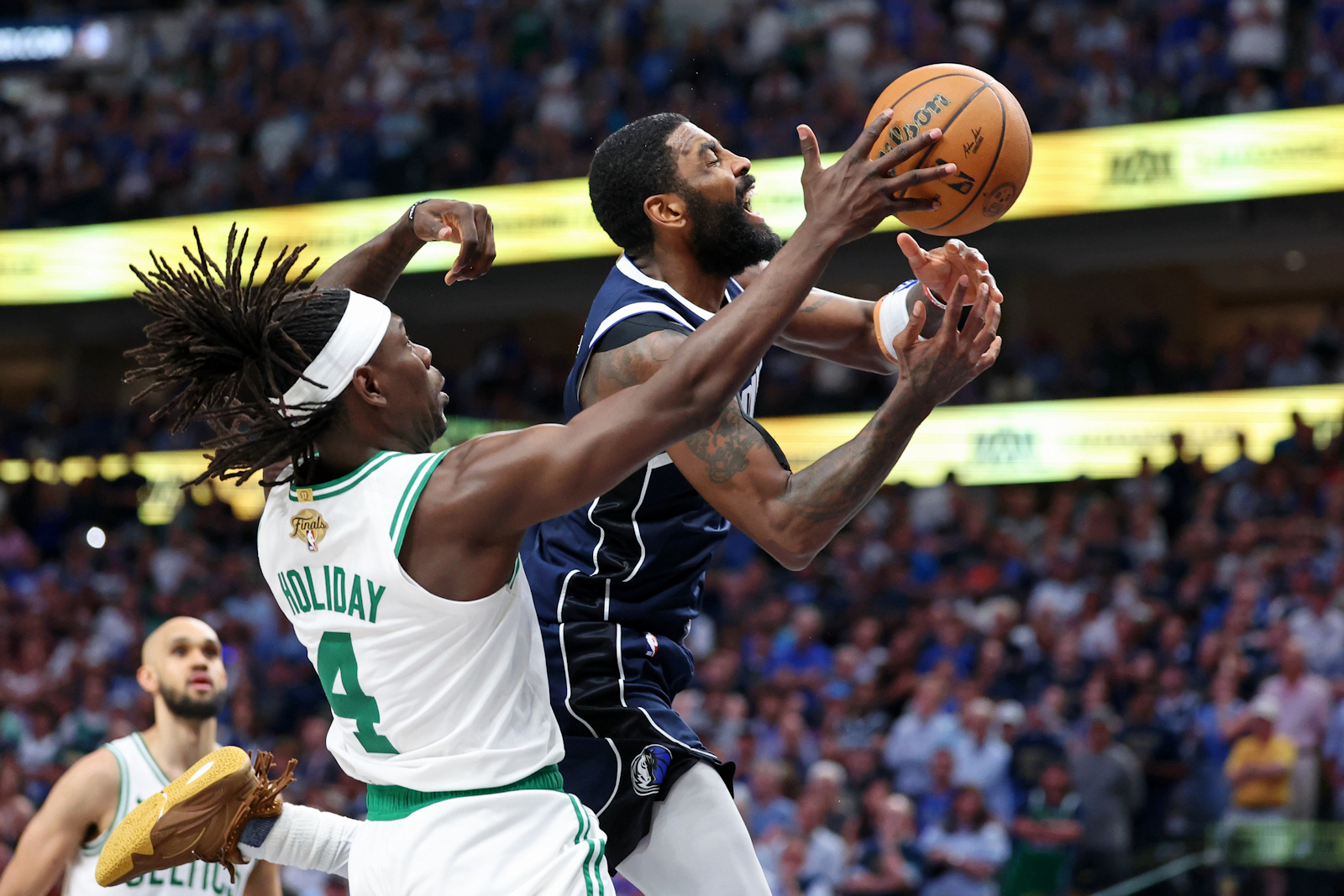 Kyrie Irving Celtics - Mavericks