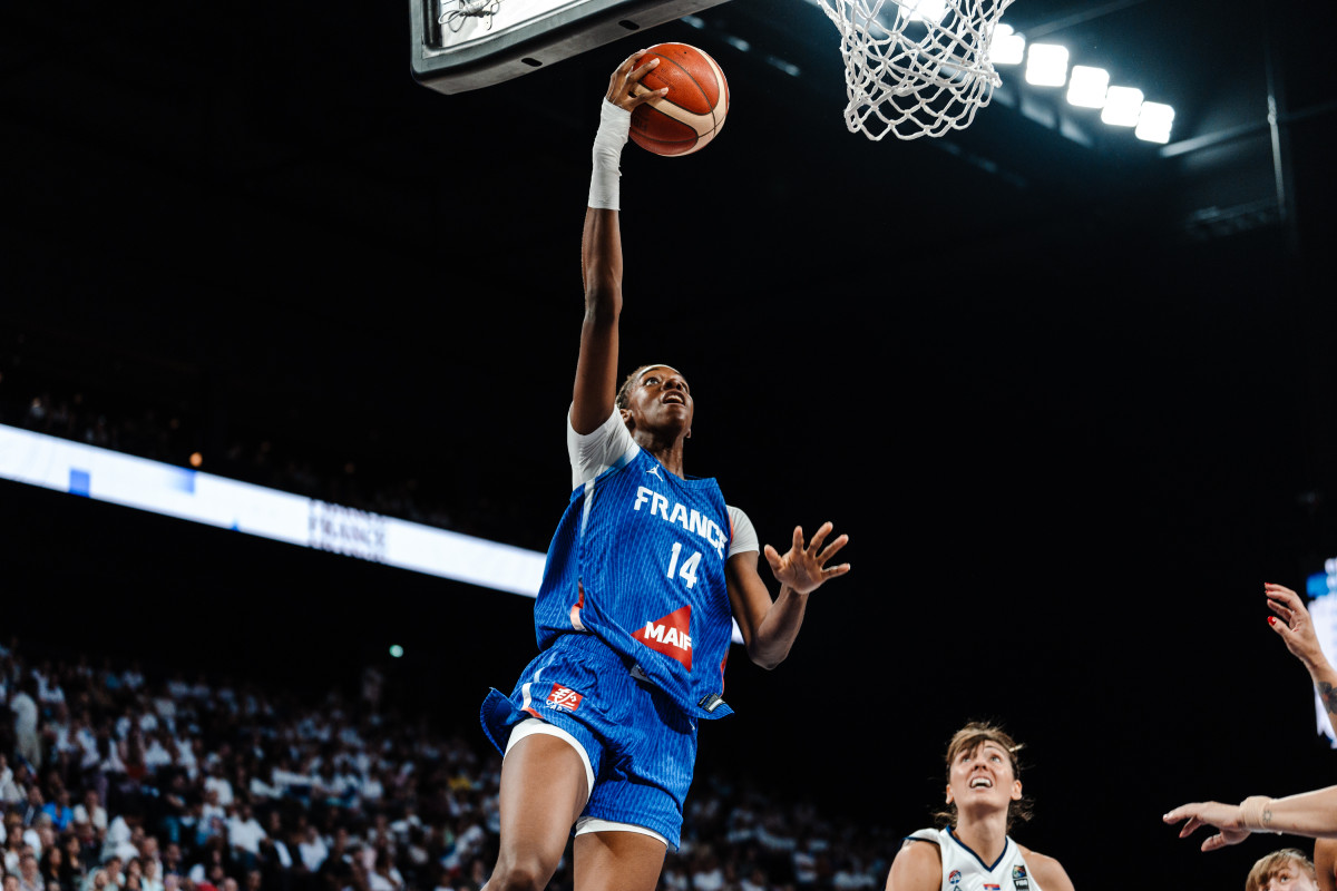 Dominique Malonga avec les Bleues aux JO 2024