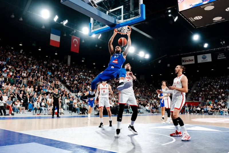 Rudy Gobert et l'Equipe de France face à la Turquie