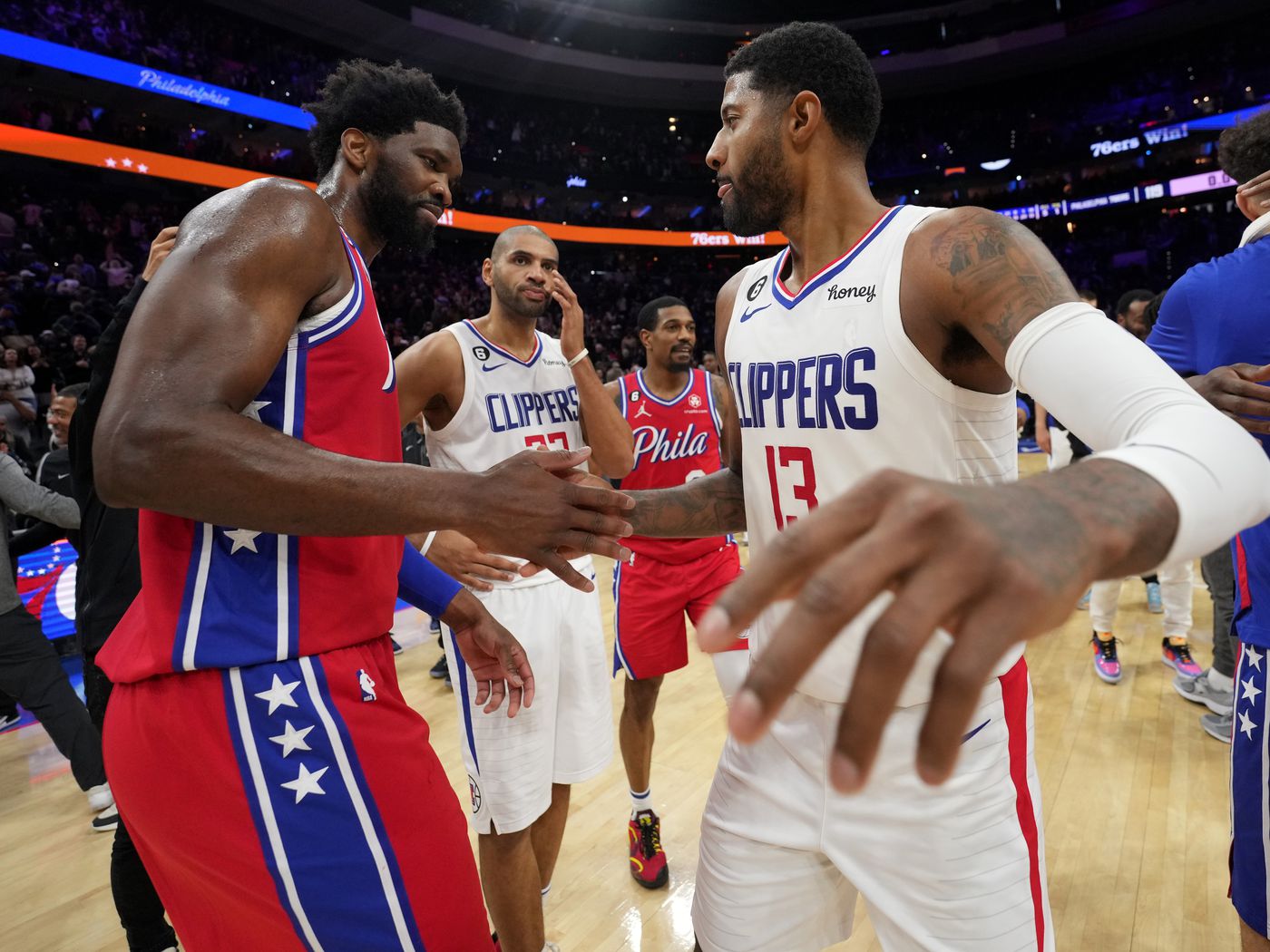 Joel Embiid et Paul George