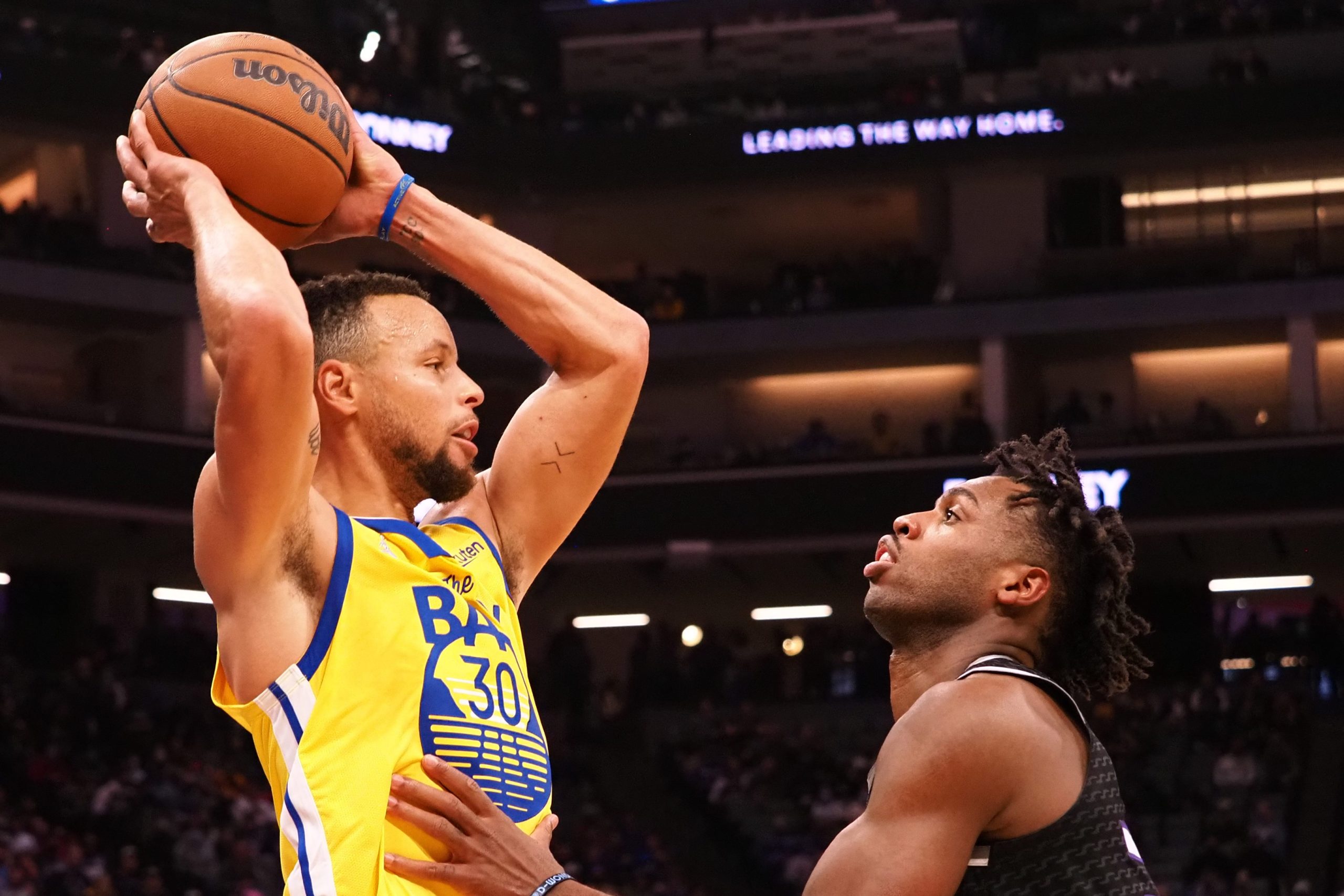 Buddy Hield et Stephen Curry