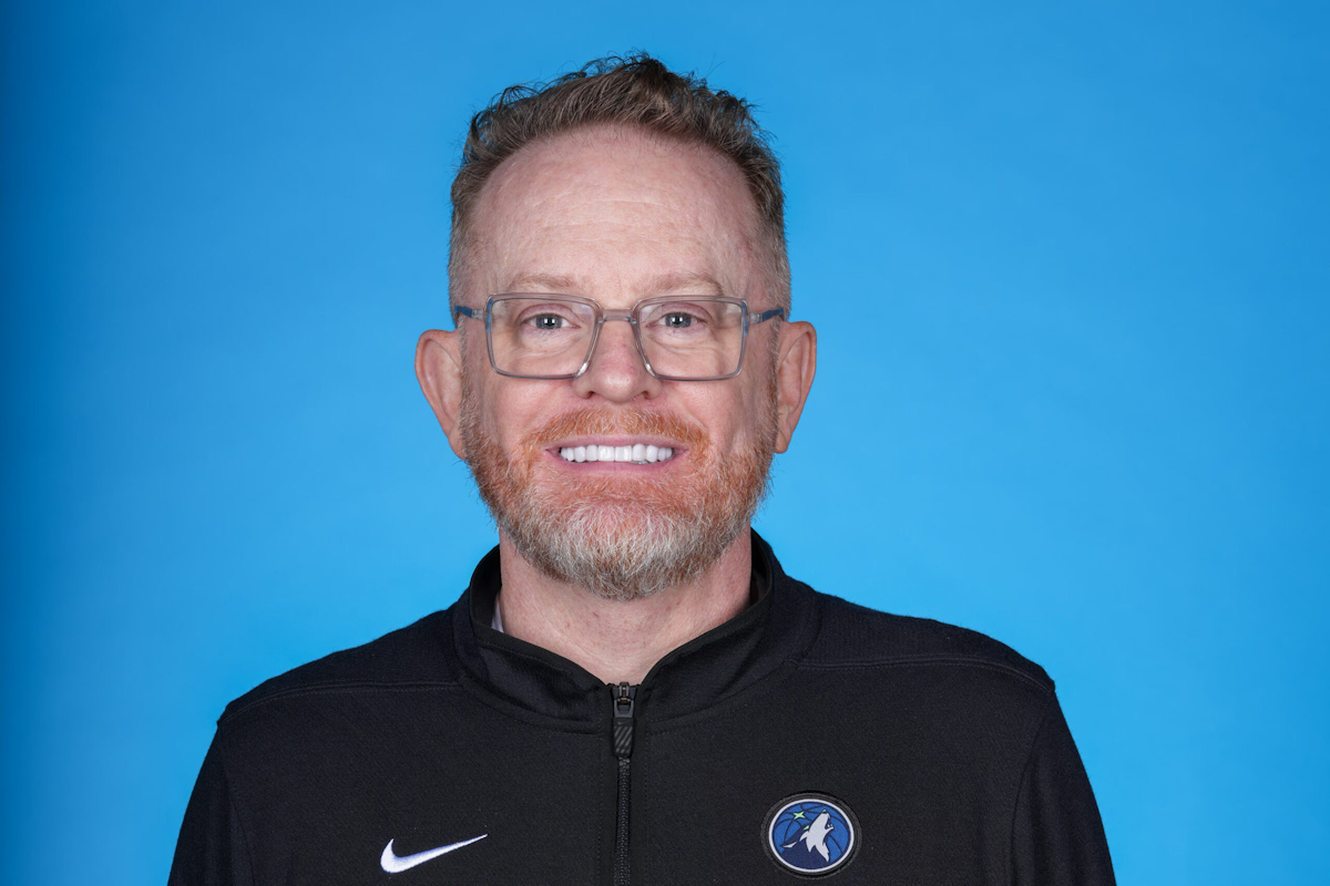 matt lloyd, GM des Wolves