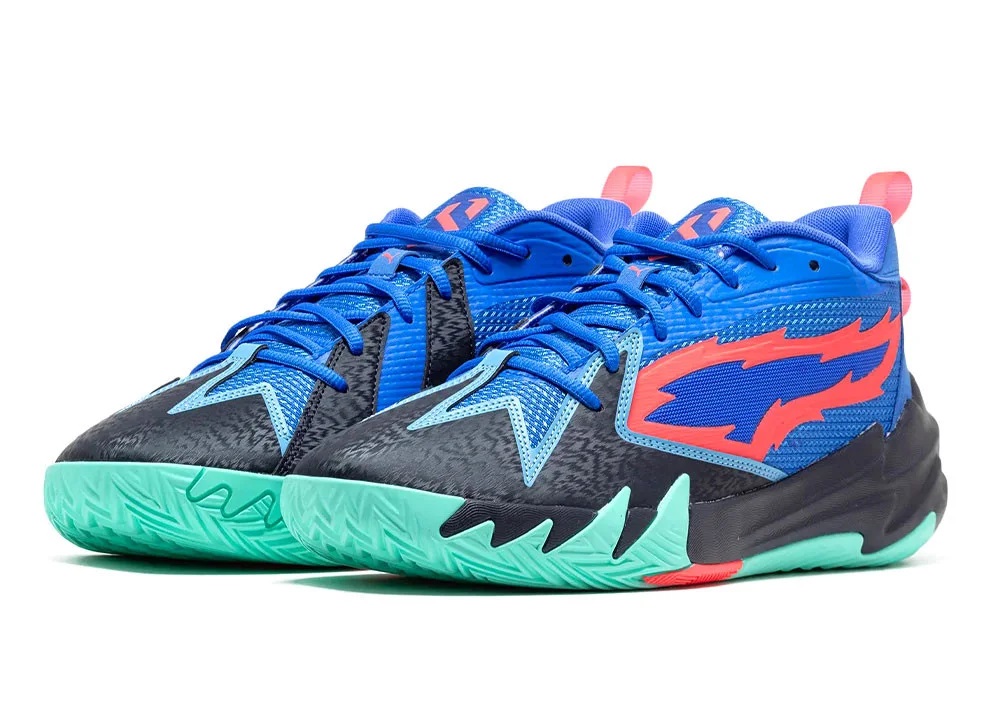 Première chaussure signature de Scoot Henderson, la Scoot Zeros innove avec ce coloris entre bleu, bleu turquoise, noir et rouge.