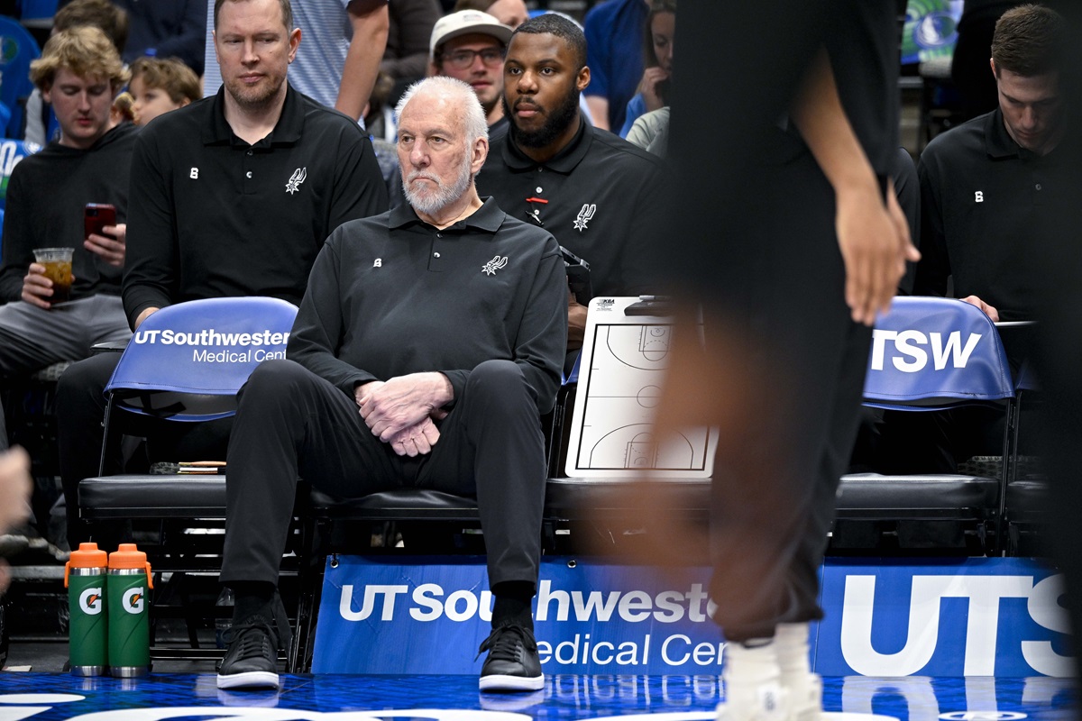 Gregg Popovich et Darius Songaila