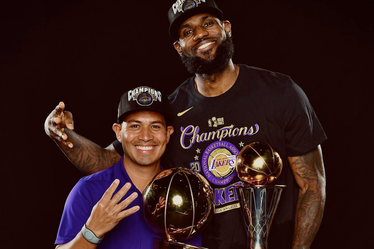 Mike Mancias et LeBron James