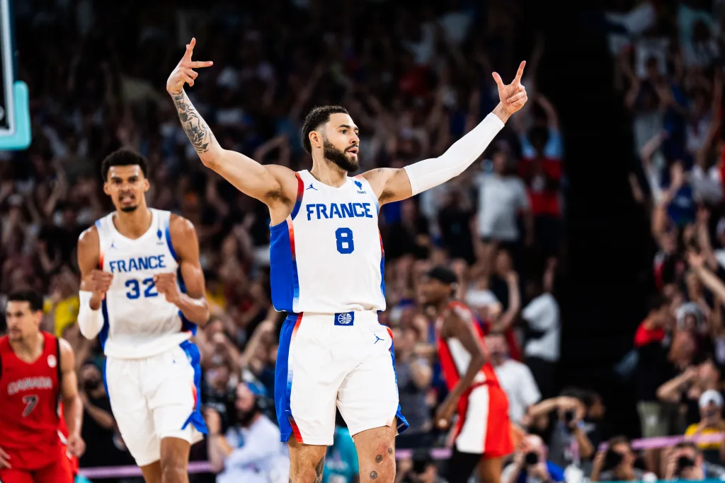 Isaïa Cordinier avec l'Equipe de France face au Canada