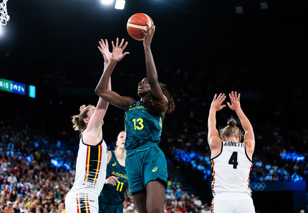 Ezi Magbegor avec l'Australie