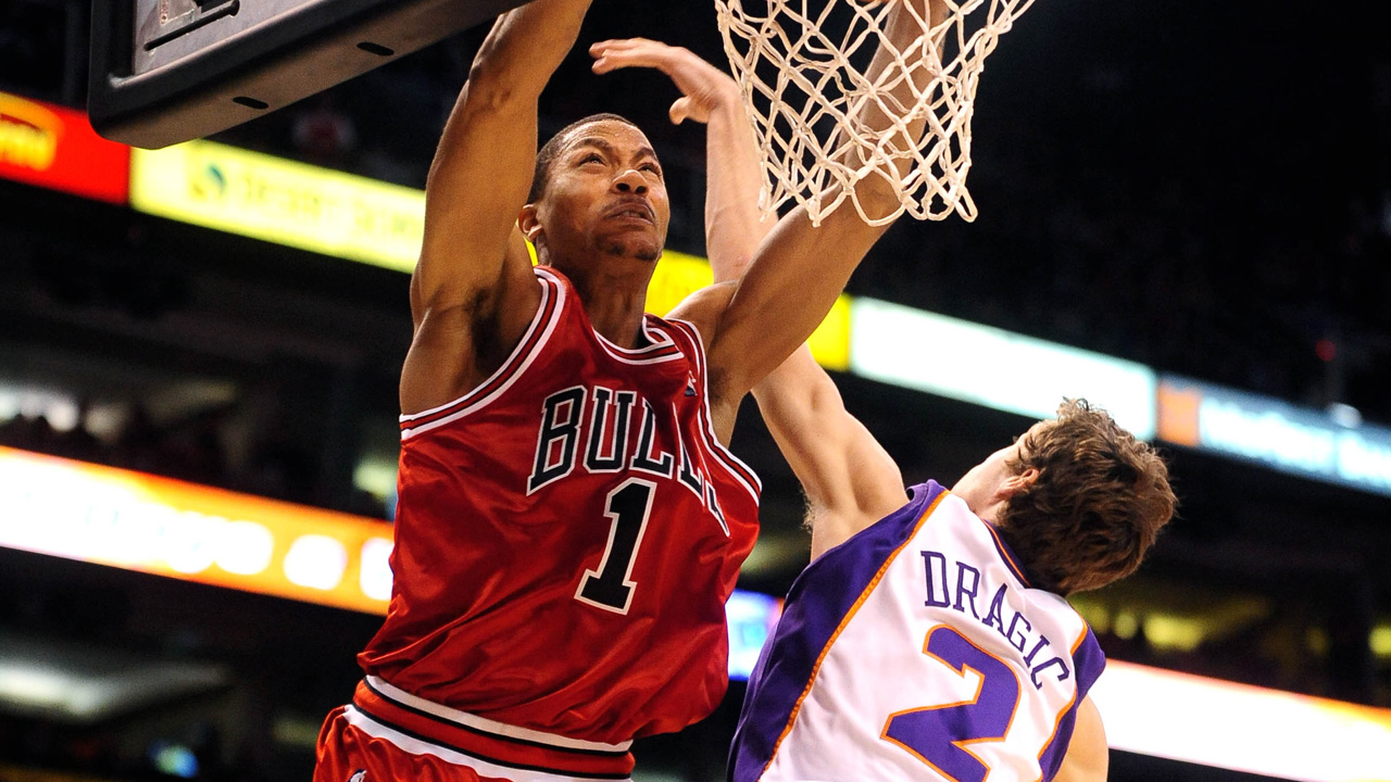 Derrick Rose dunke sur Goran Dragic