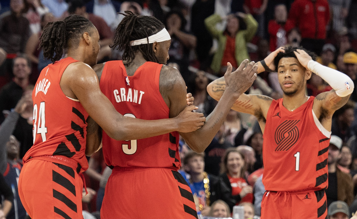 Jabari Walker, Jerami Grant et Anfernee Simons avec les Portland Trail Blazers