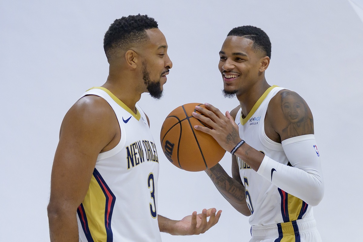 C.J. McCollum et Dejounte Murray sous le maillot des Pelicans