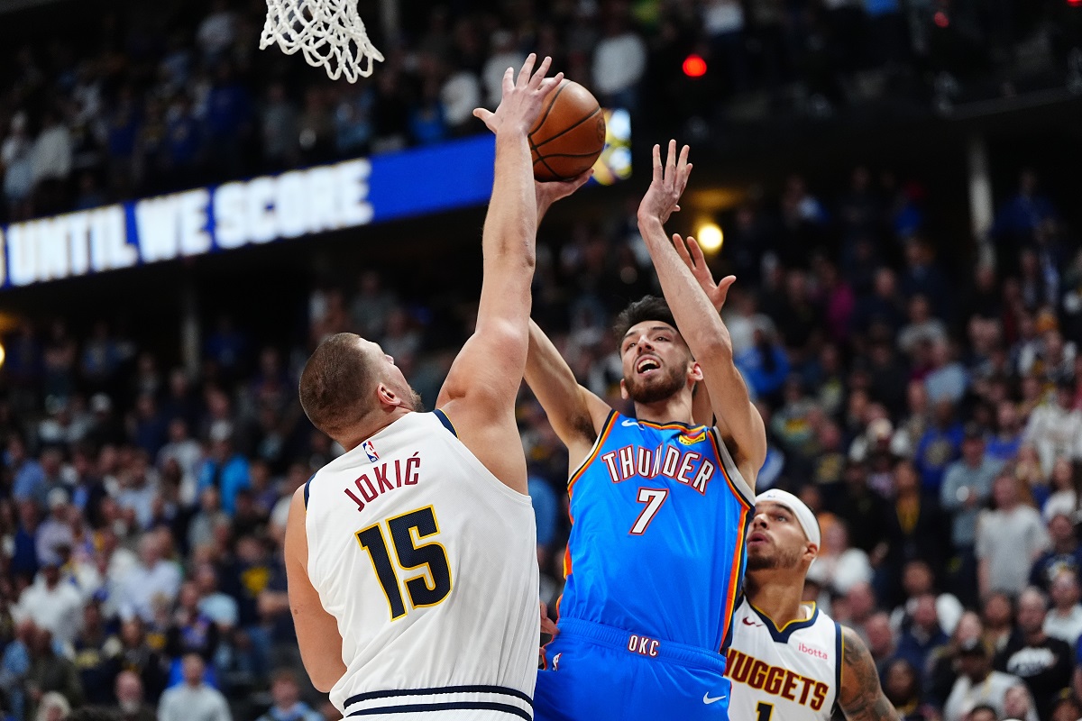 Chet Holmgren (Thunder) contre les Nuggets