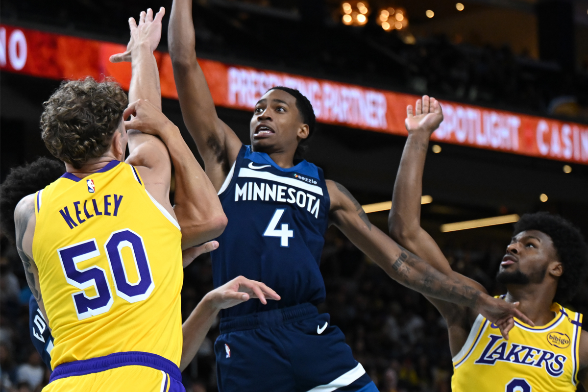 Rob Dillingham avec les Wolves