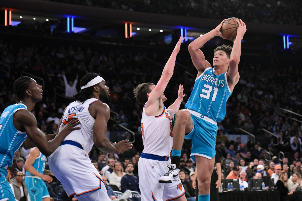 Tidjane Salaun avec les Hornets