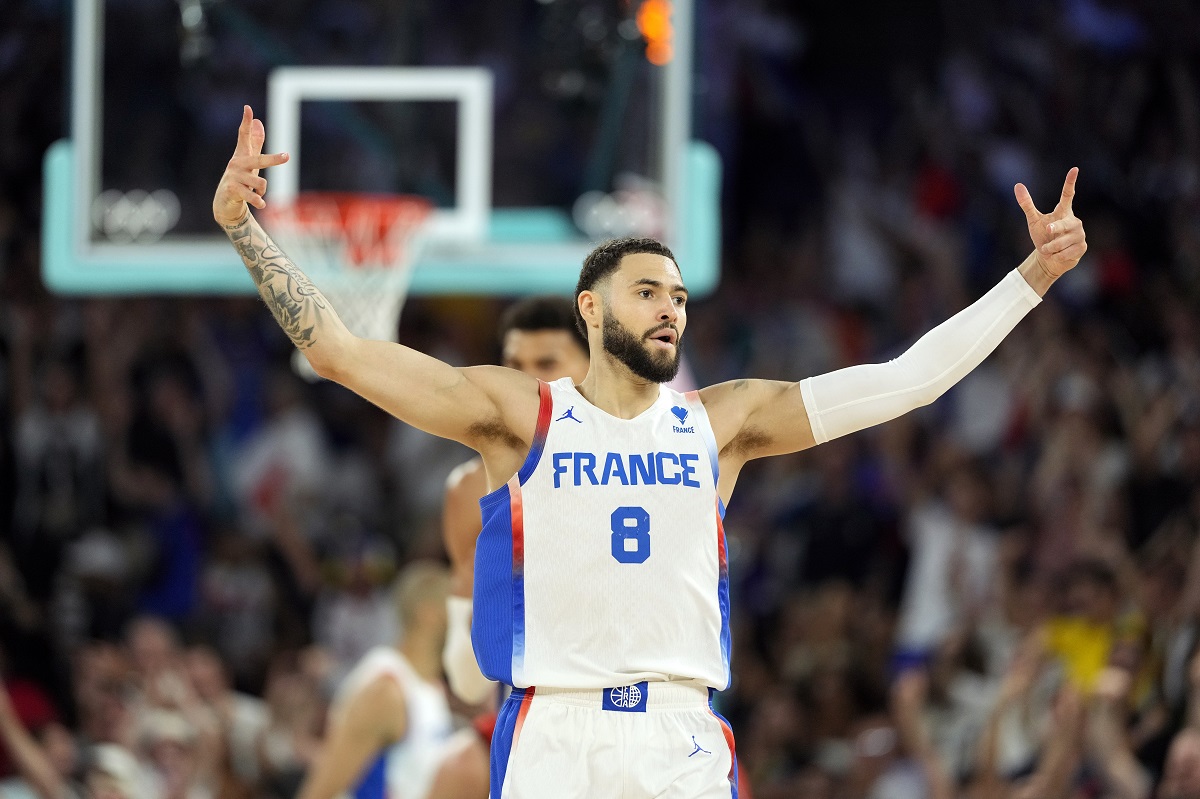 Isaïa Cordinier avec l'équipe de France aux JO
