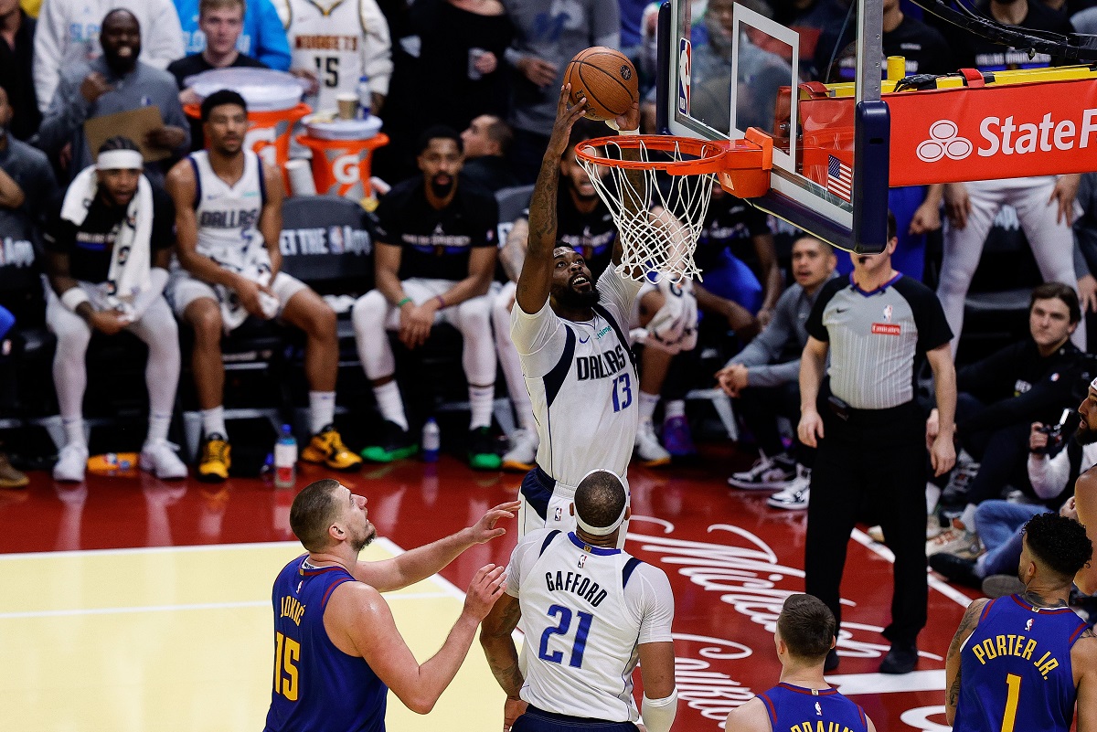 Naji Marshall (Mavericks) contre les Nuggets de Nikola Jokic